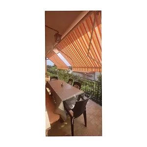 Apartman Dino, Roc